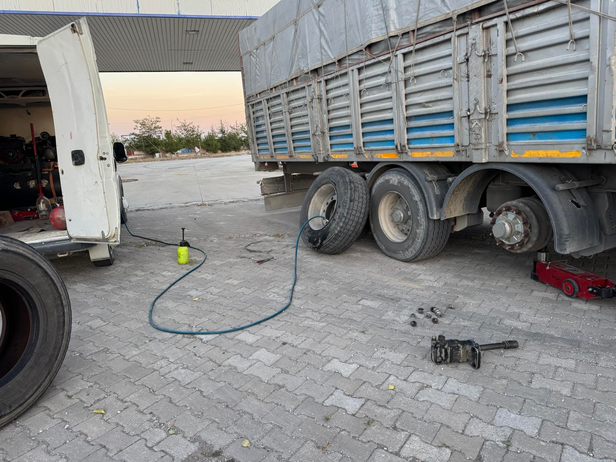 Konya mobil lastikçi servis aracı